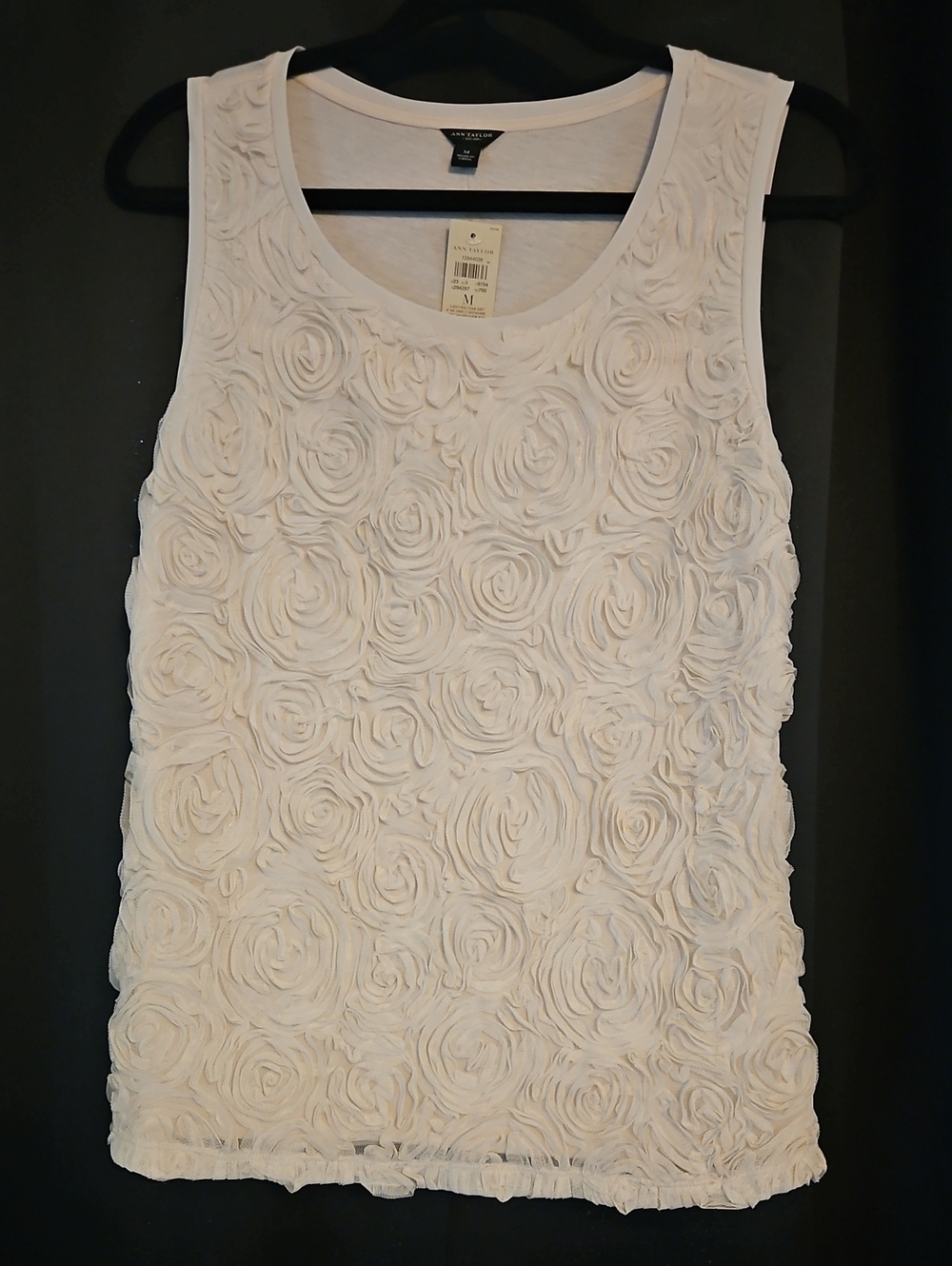 NWT Ann Taylor Cream Rose Appliquรฉ Tank Size Medium